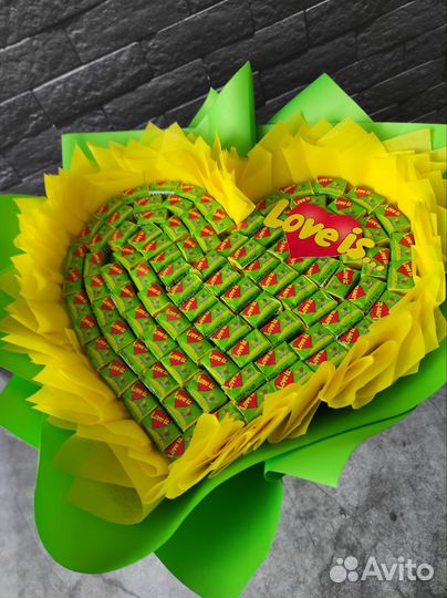 Букет из Love is. Из жвачек