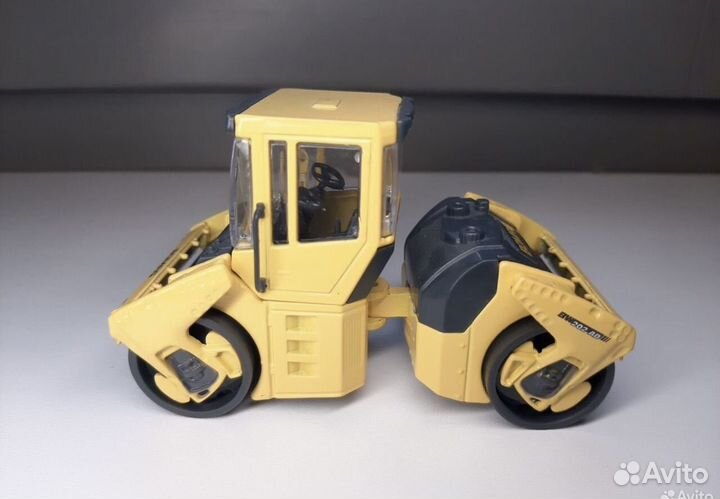 Масштабная модель 1:50 каток Bomag BW 203 AD