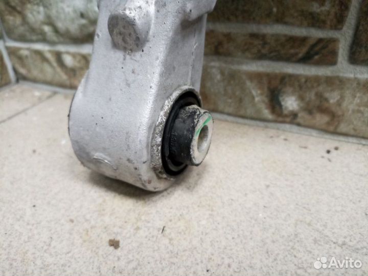 Рычаг подвески нижний задний левый Mercedes-Benz