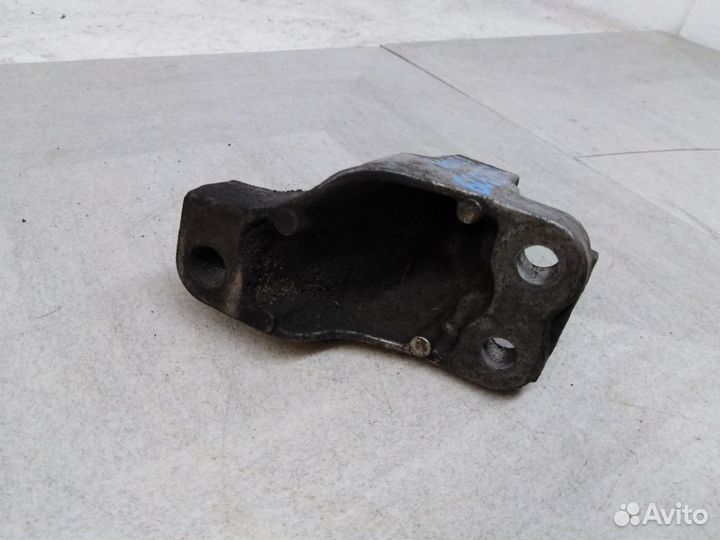 Кронштейн двигателя Мазда