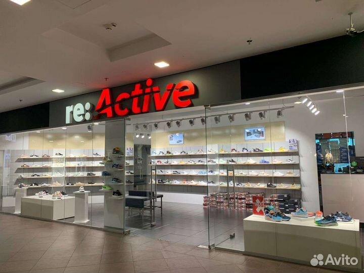 Продавец-консультант магазина кроссовок