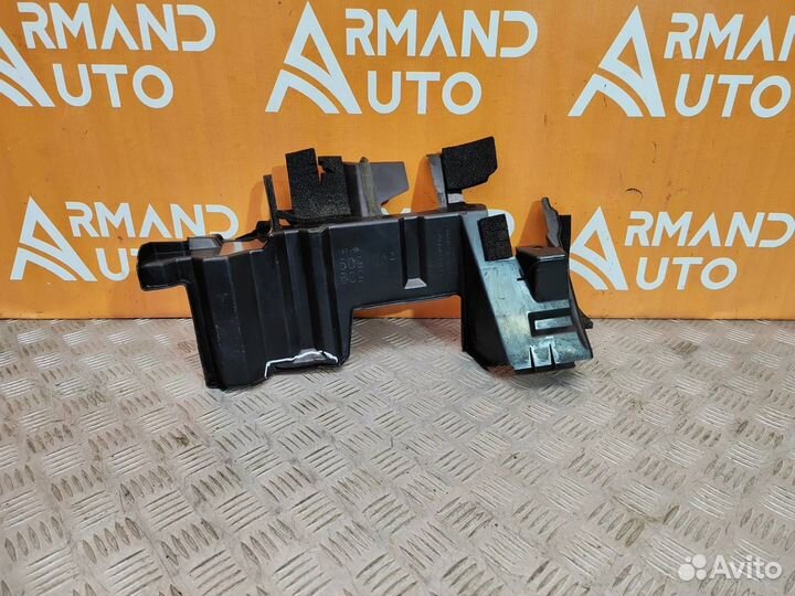 Дефлектор радиатора левый Toyota Land Cruiser 200