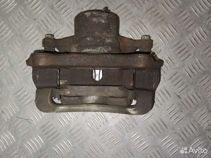 Суппорт тормозной передний левый на kia optima