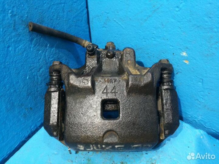 Суппорт передний правый Ниссан Жук