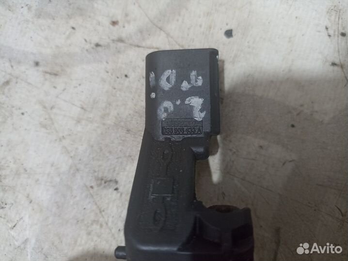 Датчик коленвала Volkswagen Passat B6