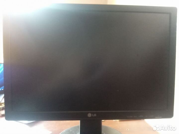 Монитор LG flatron W1942S