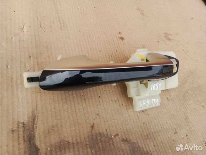 Ручка передней левой двери Kia Sportage 4 QL