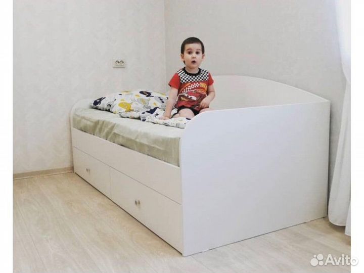 Кровать в белом цвете