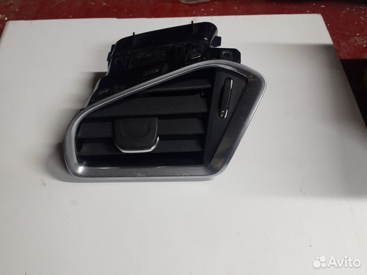 Дефлектор воздушный левый Citroen C4 2