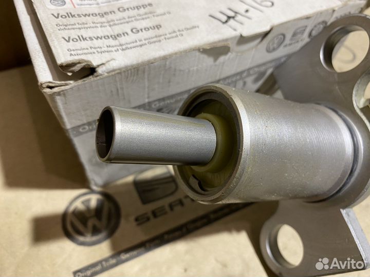 Главный тормозной цилиндр VAG 8E0611021 Новый