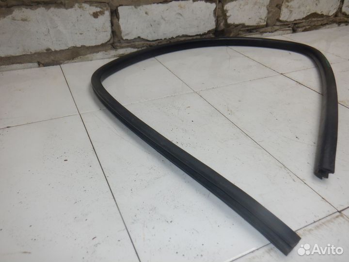 Уплотнитель проёма Mitsubishi Space Star