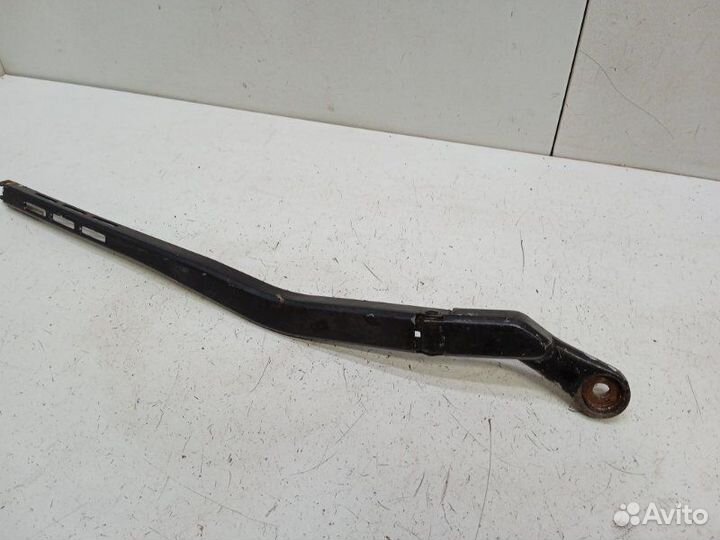 Поводок стеклоочистителя передний правый Audi A4