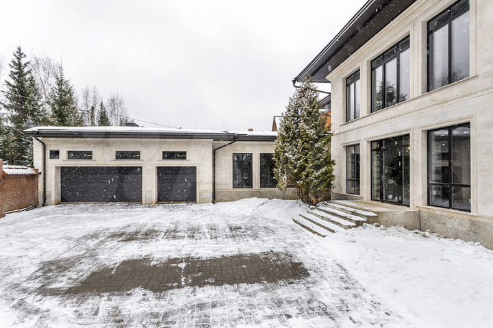 Коттедж 1000 м² на участке 25 сот.