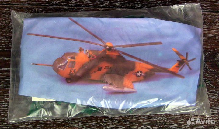 Пластиковая модель вертолёта 