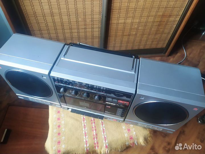 Музыкальный центр с колонками