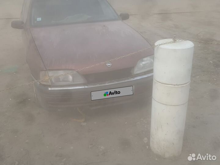 Opel Omega 2.0 МТ, 1993, битый, 385 853 км