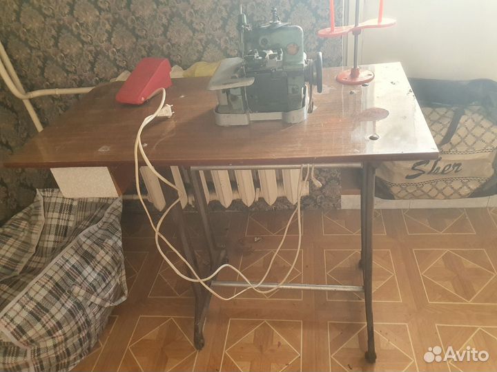 Оверлок со станиной