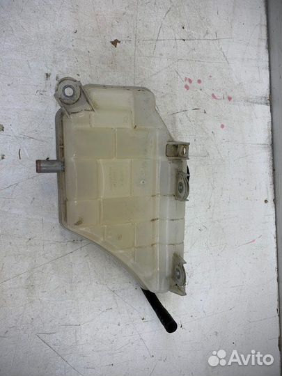 Бачок расширительный Toyota Land Cruiser 200