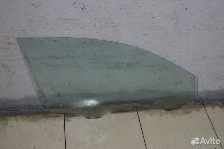 Стекло двери переднее правое Volkswagen Passat B5