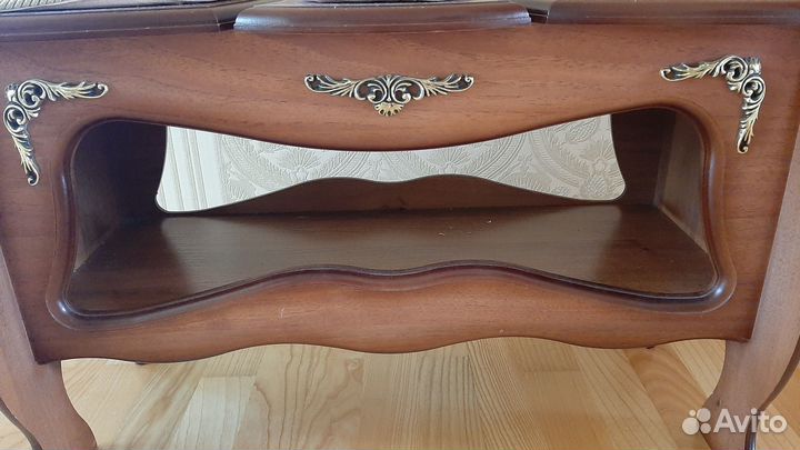 Продам банкетку с мягким сиденьем в прихожую