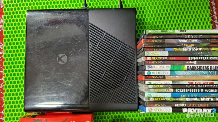 Xbox 360 E 250gb freeboot RGH3.0+LT3.0+2джостика