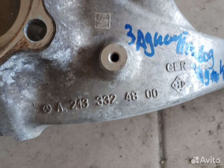 Поворотный кулак левый правый W213