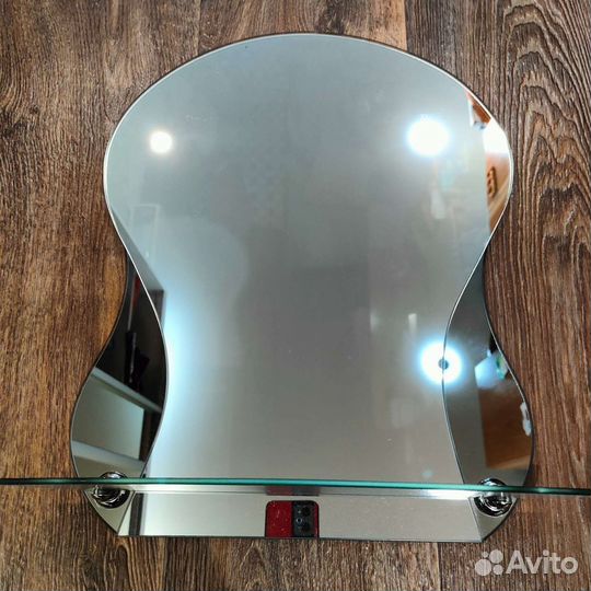 Зеркало с полкой в ванную