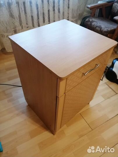 Тумбочка