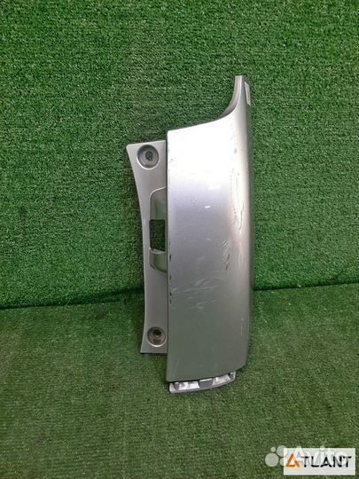 Клык бампера правая toyota voxy