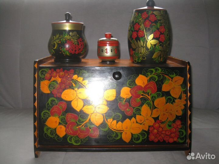 Хлебница расписана под хохлому