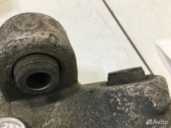 Кулак поворотный задний правый Infiniti Q50 V37