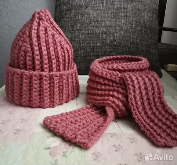 Шапка женская с шарфом (или снут)