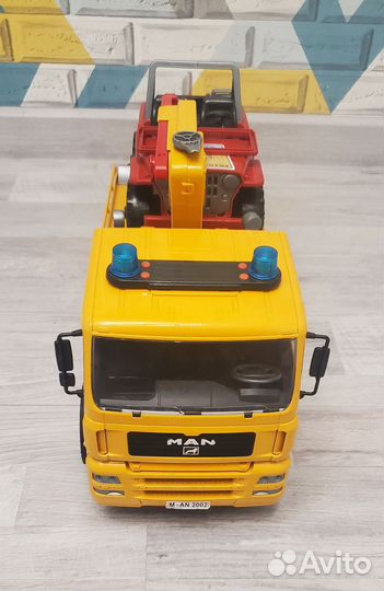 Bruder эвакуатор с джипом