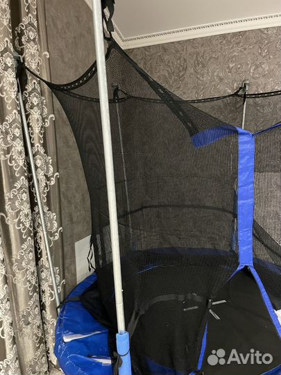 Батут с защитной сеткой