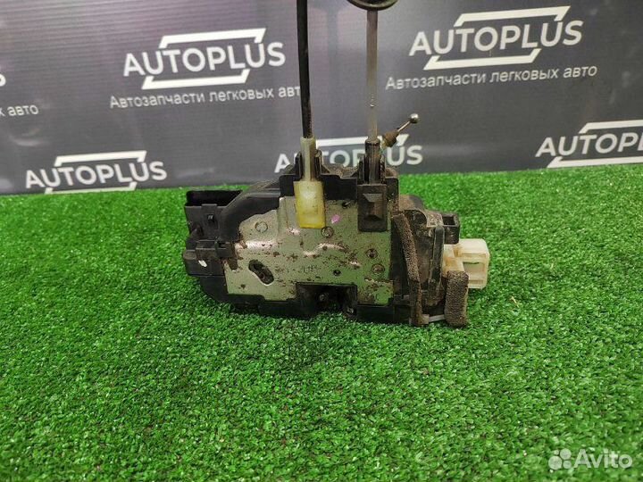 Замок двери передний правый Hyundai Elantra HD