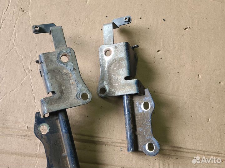 Петля капота правая (левая) Kia Spectra LD S6D