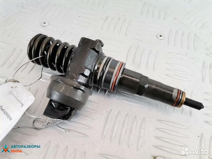 Форсунка Volkswagen Bora 2002 038130073AG