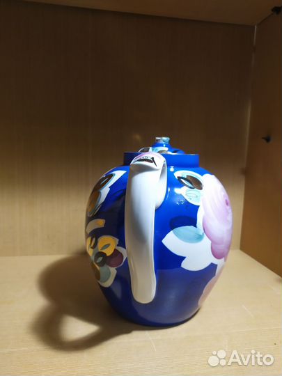 Большой доливочный чайник Дулево Агашки на синем