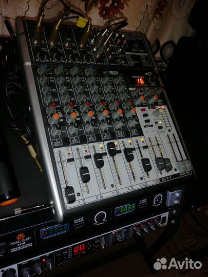 Микшерный пульт Behringer Xenyx X1204USB