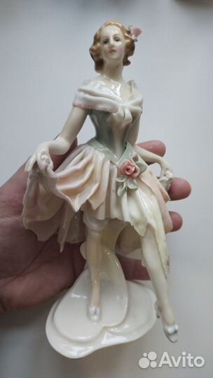 Статуэтка фарфор