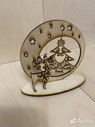 Новогодняя игрушка, фигурка оленя с елкой