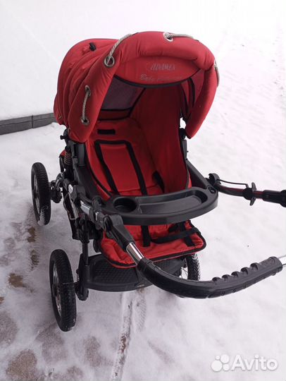 Детская прогулочная коляска всесезонная