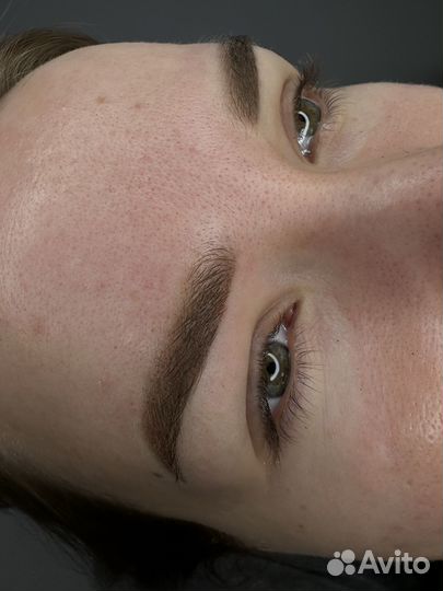 Модель на татуаж бровей