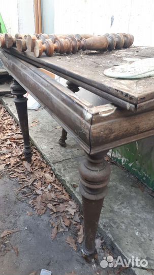 Старинный игровой стол