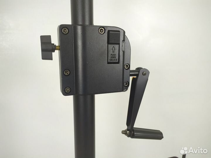 Стойка для светового оборудования с лебедкой