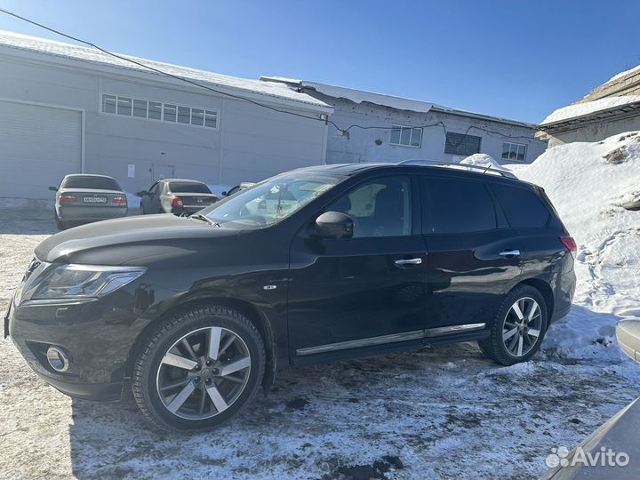 Nissan Pathfinder 3.5 CVT, 2015, битый, 138 000 км