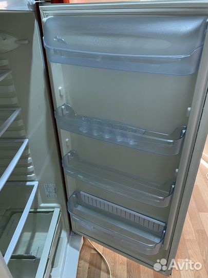 Холодильник indesit