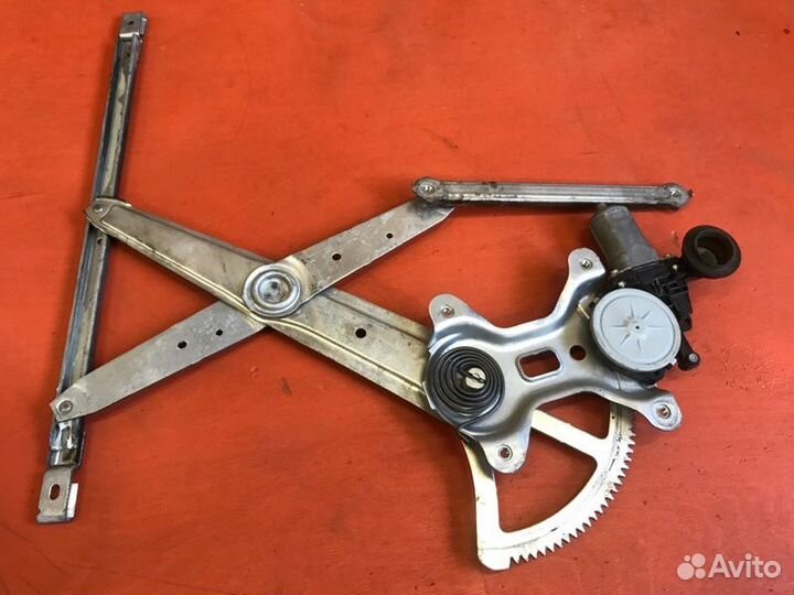 Стеклоподъемник передний левый Toyota Camry AVV50