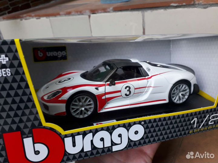 Модель 1:24 Porsche 918 Weissach Burago