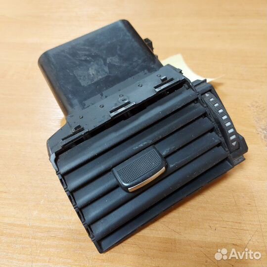 Дефлектор воздушный левый Audi A8 D3 2003-2010